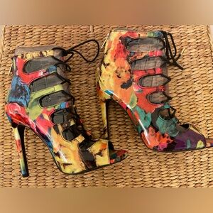 Steve Madden “Cynthiaa” Lace-Up Heels – Size 6.5